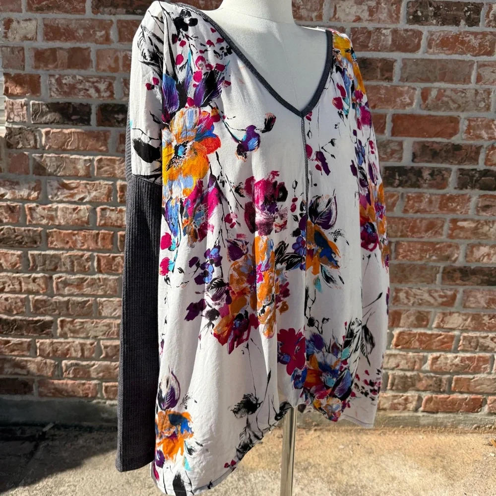 Umgee Floral V-Neck Long Sleeve Waffle Knit Top / 2X / Excellent condition - Picture 4 of 9